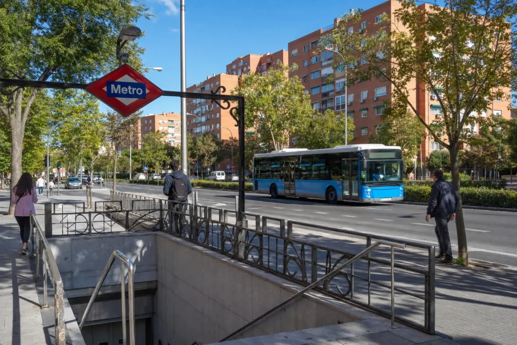 Cómo moverse desde Vicálvaro por Madrid